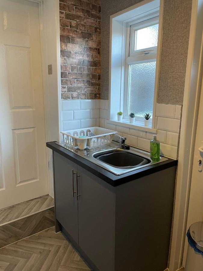 Howe - Newly Refurbished 2 Bedroom Flat Free Parking Гейтсхед Екстериор снимка